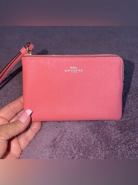 Coach 🧡 Coral Pink Zip Around Wristlet